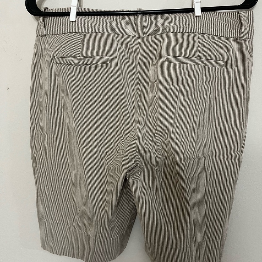 Banana Republic Women’s Pinstriped Shorts - Picture 4 of 4